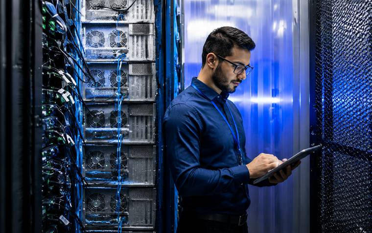 داخل یک دیتا سنتر چه تجهیزاتی وجود دارد؟